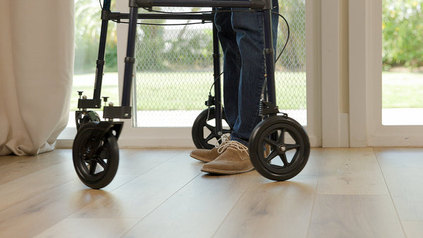 10243_09_CLEVER-LITE WALKER_PDP_R5.00_00_17_08.Still004.jpg